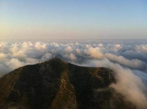 El Montdúver alzándose entre el mar de nubes - Aeroclub La Montaña - Santiago Reig